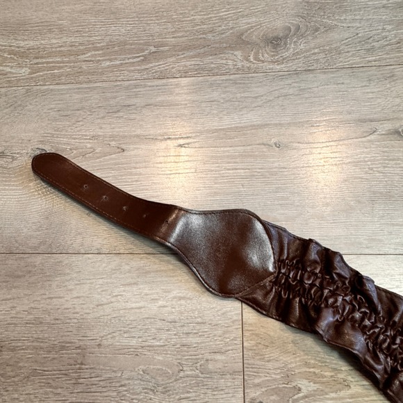 Womens Brown Ruched Elastic Wide‎ Fashion Waist Belt M/L Silver Buckle - Picture 3 of 4